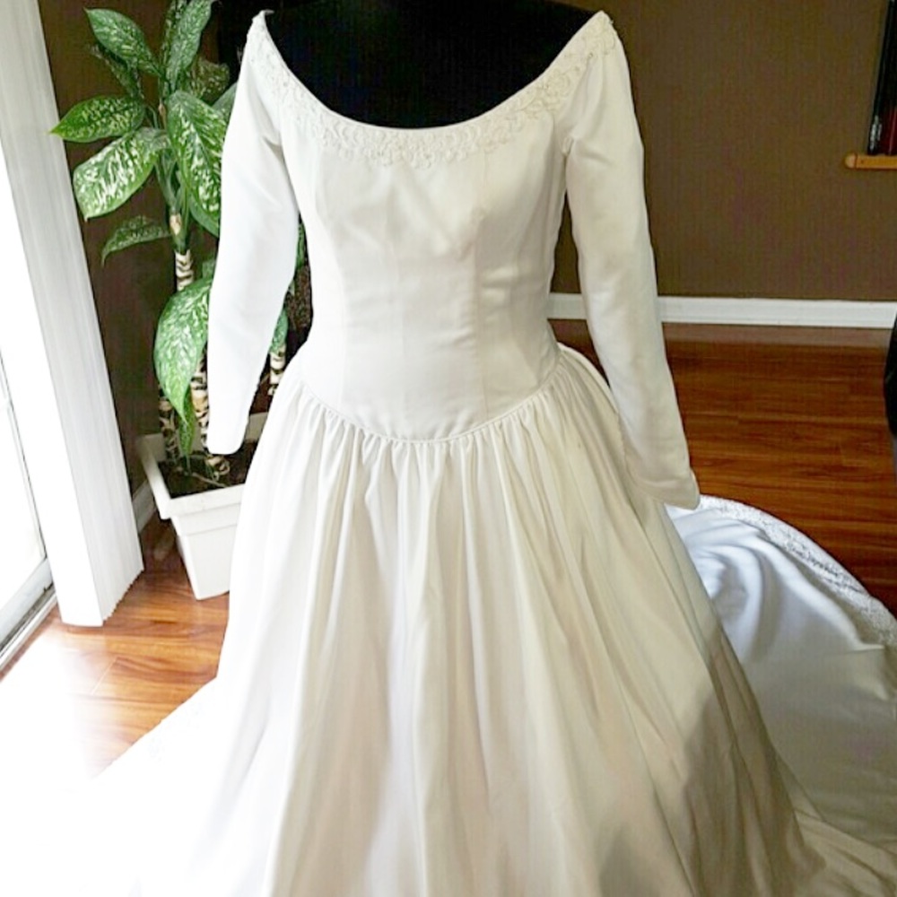 Beautiful Vintage Wedding/Ball Gown
